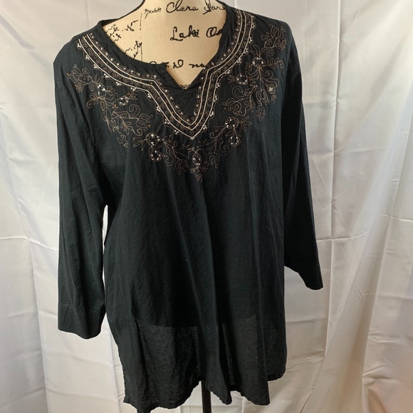 Studio Works Tops - Studio Works 3/4 Sleeve V-neck Embroidered Top